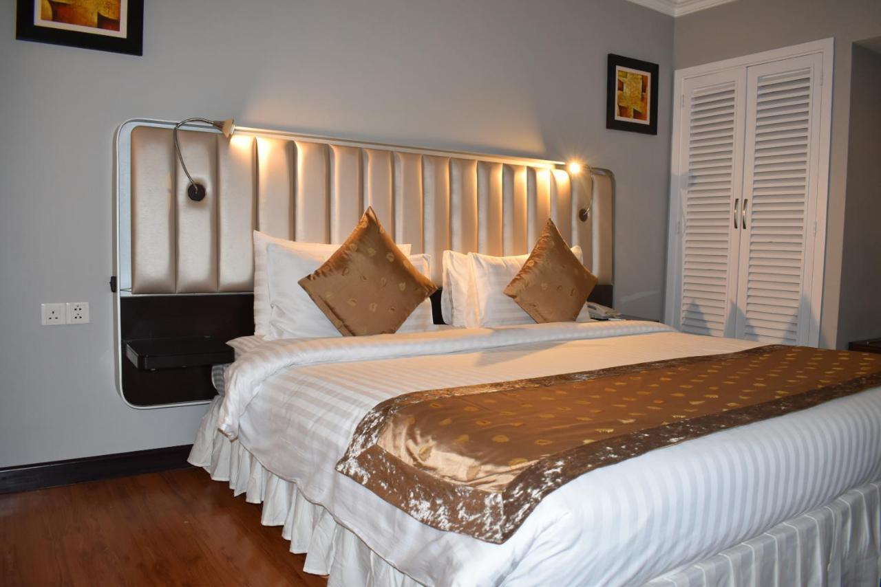 Ramada Plaza By Wyndham Karachi Airport Hotel Kültér fotó A bedroom at the hotel