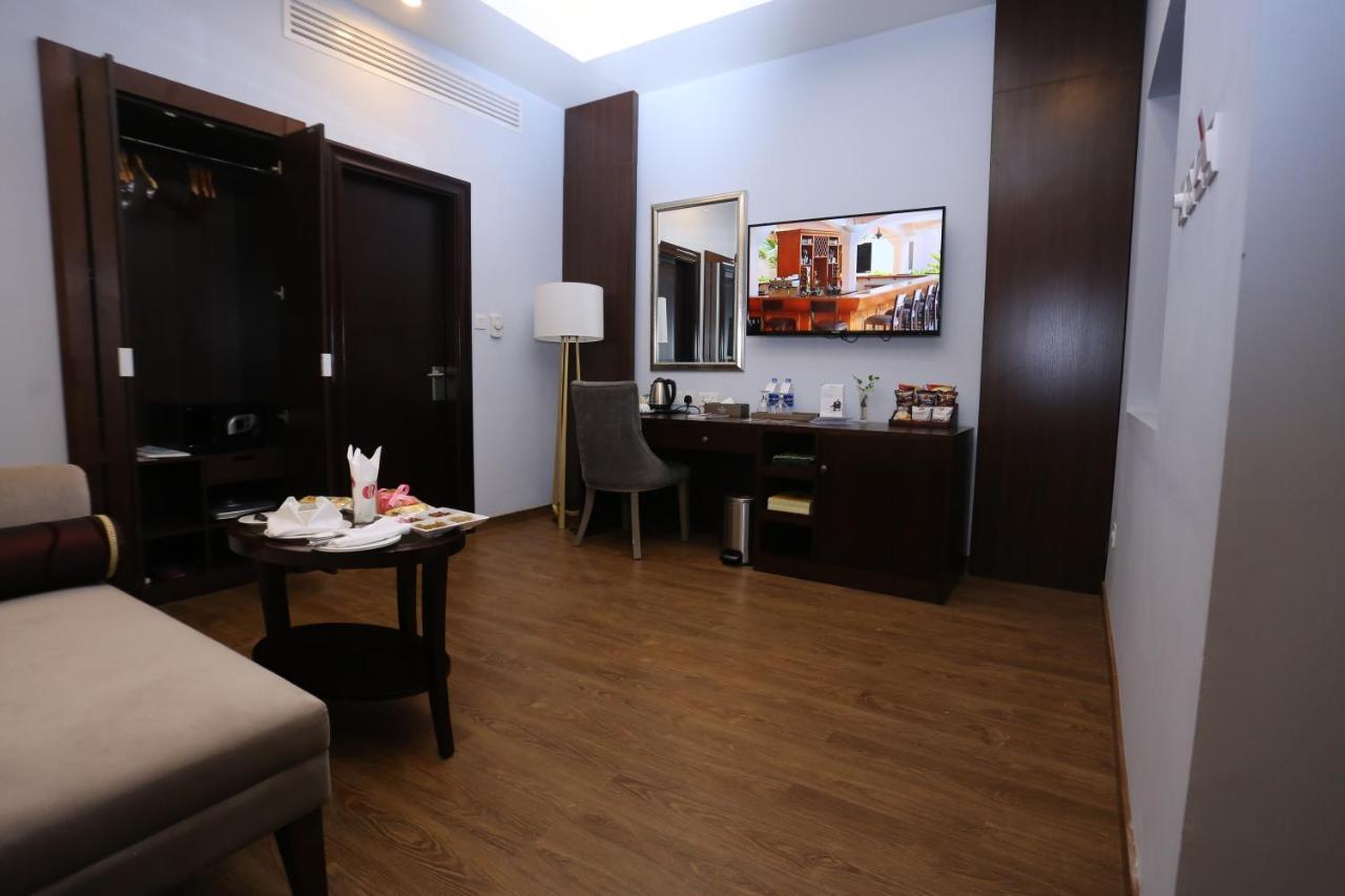 Ramada Plaza By Wyndham Karachi Airport Hotel Kültér fotó A room at the hotel