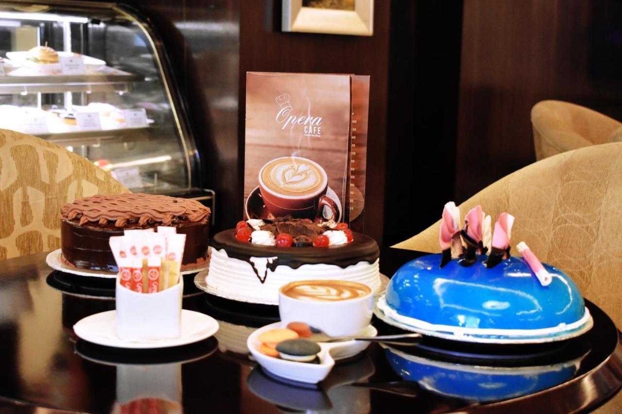 Ramada Plaza By Wyndham Karachi Airport Hotel Kültér fotó A selection of cakes and coffee