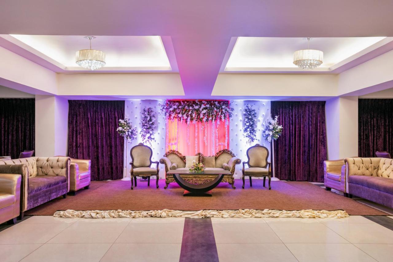 Ramada Plaza By Wyndham Karachi Airport Hotel Kültér fotó The Royal