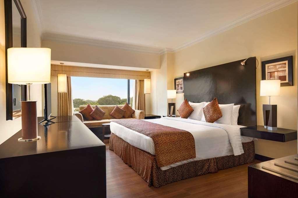 Ramada Plaza By Wyndham Karachi Airport Hotel Szoba fotó A room at the Taj Bengal
