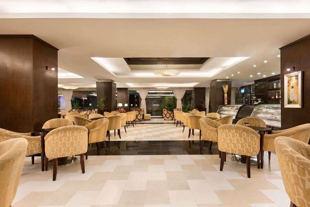 Ramada Plaza By Wyndham Karachi Airport Hotel Létesítmények fotó The lobby