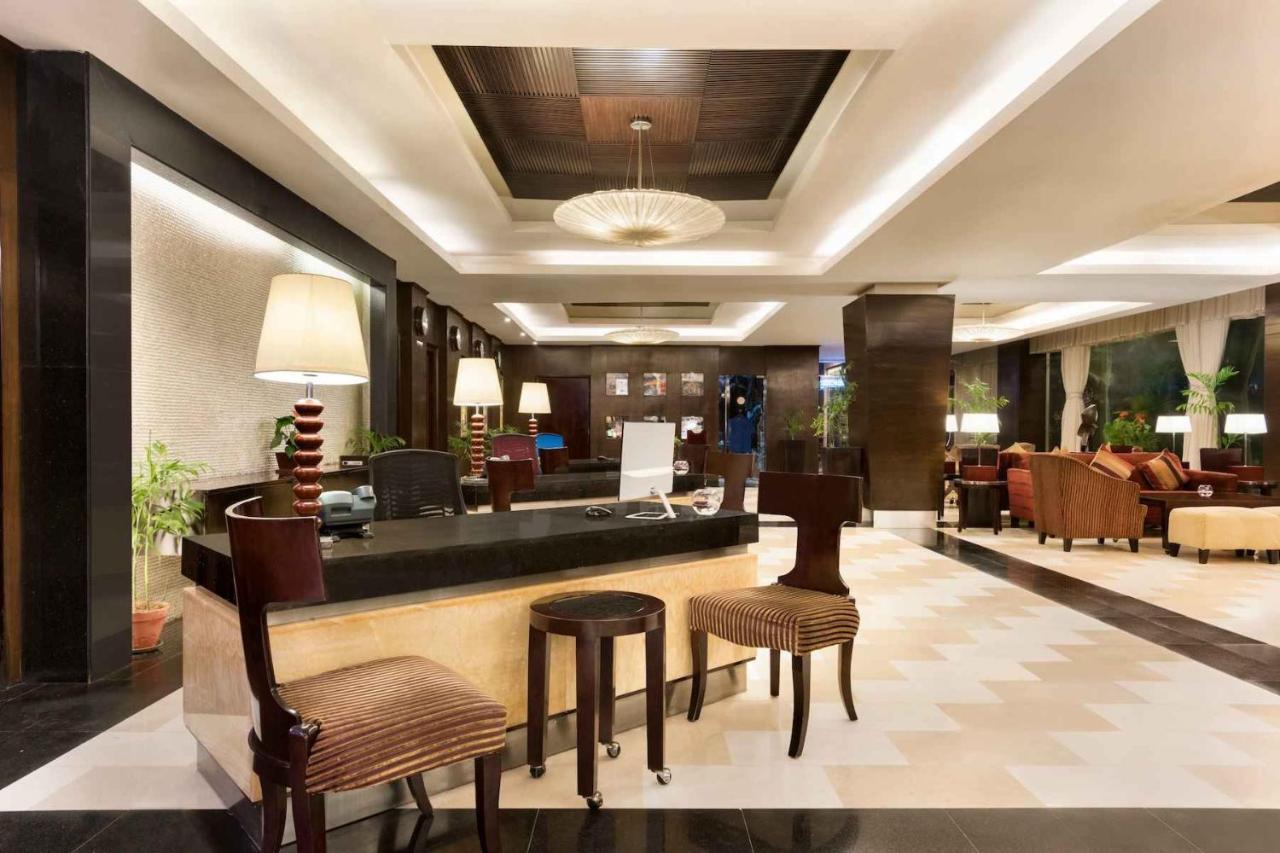 Ramada Plaza By Wyndham Karachi Airport Hotel Kültér fotó Lobby
